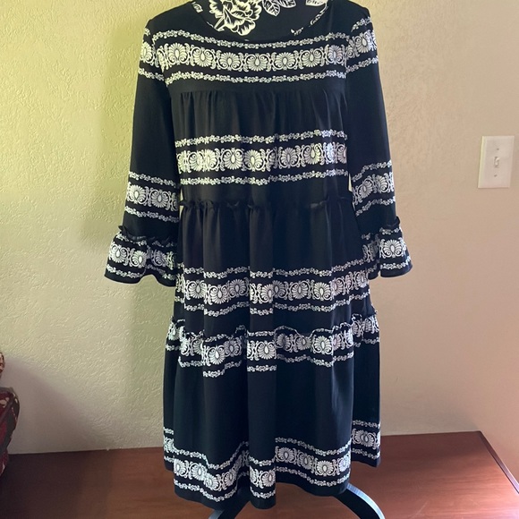 Danny & Nicole Dresses & Skirts - NWT M BLACK & WHITE LINED DANNY & NICOLE DRESS